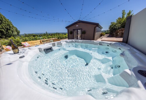 A cottage that sleeps 12 guests  in 6 bedrooms