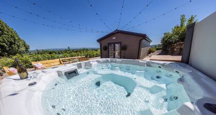 A cottage that sleeps 12 guests in 6 bedrooms