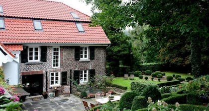 Landhaus in idyllischer, ruhiger Lage und Flughafennähe