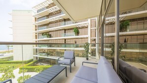 Unclassified image, 4 of 13, button - Cozy beachfront 1 bedroom apartment -Th8 (Dubai)