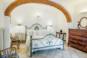 2 عدّة غرف نوم وواي فاي مجانًا وملاءات أسرّة