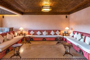 Smart-TV, DVD-Player, Musikbibliothek, Videothek