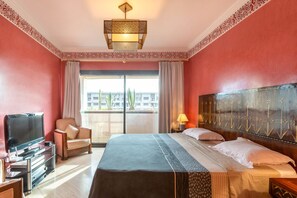 2 bedrooms, in-room safe, desk, soundproofing