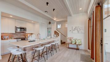 雪櫃、微波爐、焗爐、爐具