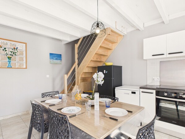 Dining - La Tranche sur Mer, large house for 7 (La Tranche-sur-Mer)