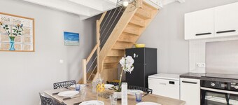 Pretty yellow-shutter house w/ terrace for 6