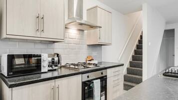 Nhà Tiêu chuẩn, phòng tắm riêng (3 Bedroom House) | Bếp chung