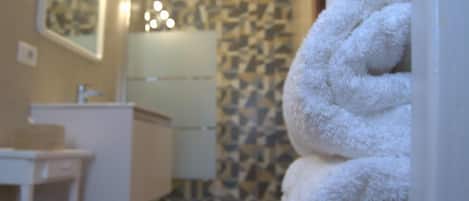 Classic Room, Multiple Beds, City View | Bathroom | Shower, hair dryer, bidet, towels