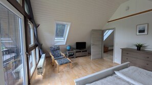 4 bedrooms, travel cot, free WiFi, bed sheets