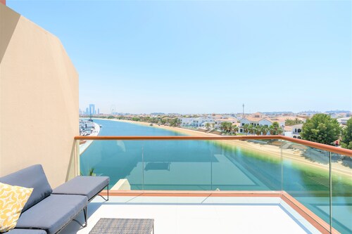 Luxurious Studio With Breath-taking Palm Views