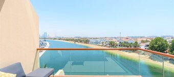 Luxurious Studio With Breath-taking Palm Views