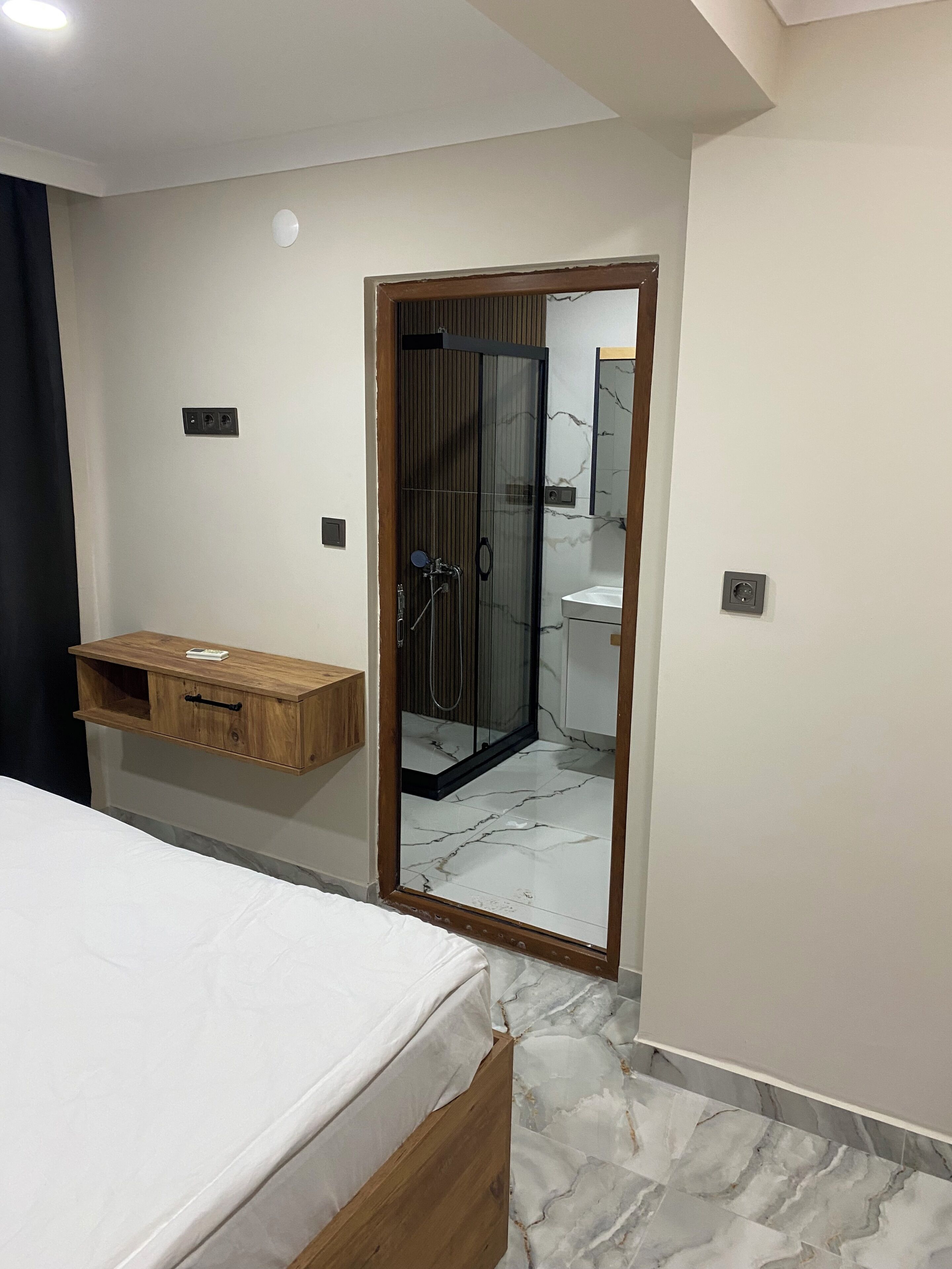 Appartamento panoramico | Biancheria da letto di alta qualità, una scrivania, Wi-Fi gratuito