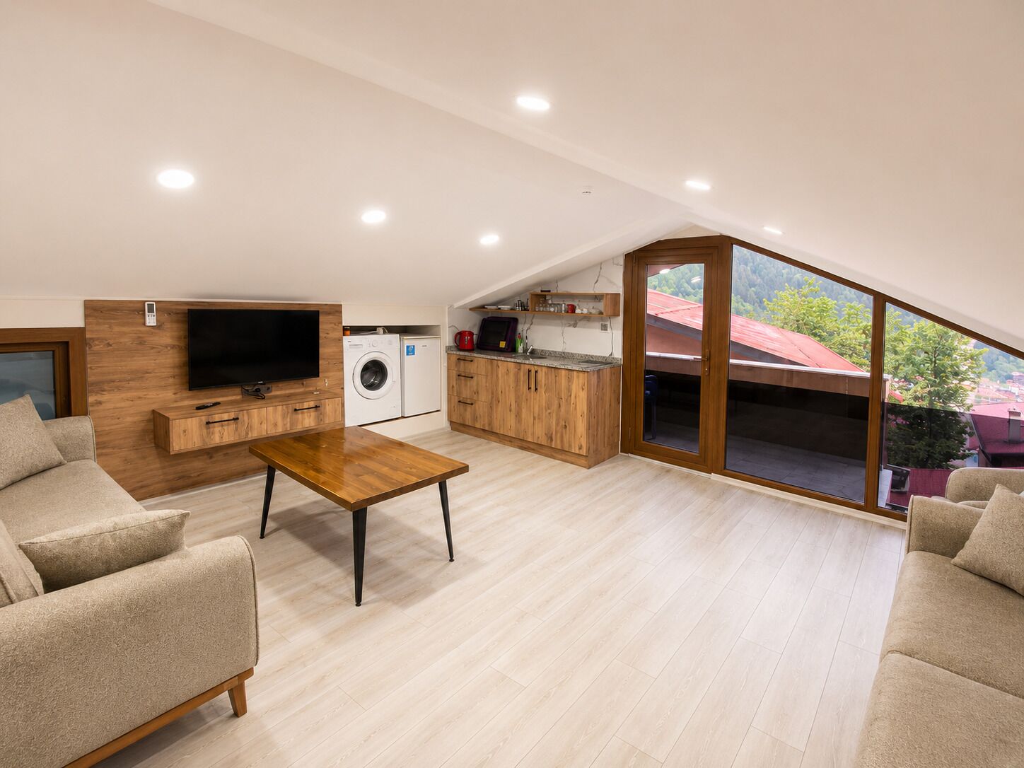 Loft exclusif, vue sur le lac | Aire de séjour | Téléviseur à DEL de 40 po avec télévision par satellite
