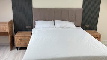 Ropa de cama de alta calidad, escritorio y wifi gratis