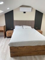 Ropa de cama de alta calidad, escritorio y wifi gratis 