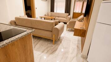 Appartement Confort, 1 chambre | Aire de séjour | Téléviseur à DEL de 40 po avec télévision par satellite