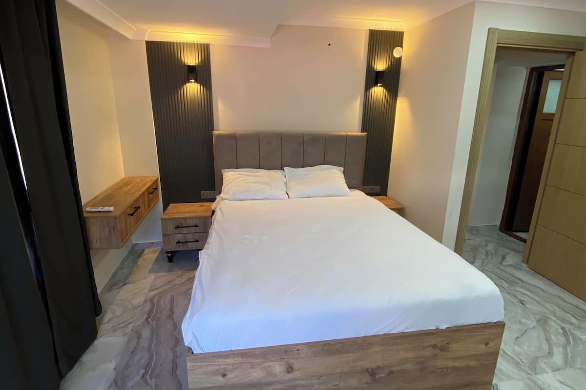 Elite-Apartment, 1 Schlafzimmer, eingeschränkter Seeblick | Hochwertige Bettwaren, Schreibtisch, kostenloses WLAN