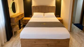 Appartement Élite, 1 chambre, vue partielle sur le lac | Literie de qualité supérieure, bureau, Wi-Fi gratuit