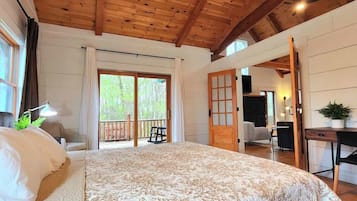 5 bedrooms, desk, iron/ironing board, travel cot