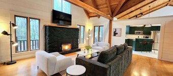 Private Fun Barn~Hot Tub~Pool Table~Karaoke