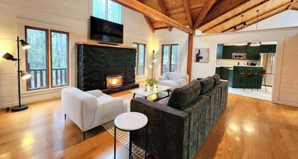 Private Fun Barn~Hot Tub~Pool Table~Karaoke