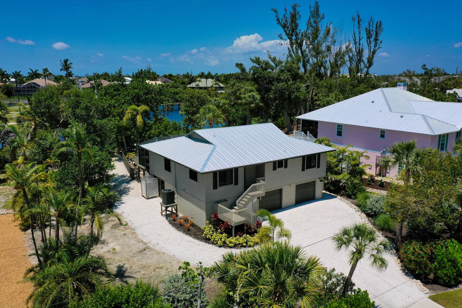 The Sand Castle: Updated Pool Home Close to Sanibel's Beautiful Beaches!