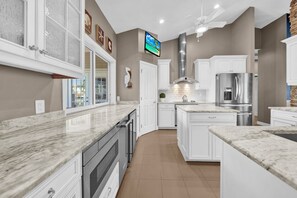 Fridge, microwave, oven, stovetop - Paradise Point: Beautiful Pool Home in Beachview! (Sanibel)