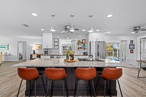 Fridge, microwave, oven, stovetop - Shell Haven: Updated Pool Home, Golf Cart, Dogs OK (Sanibel)