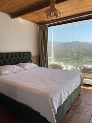 Deluxe Room, River View | Premium bedding, minibar, desk, laptop workspace - Kite Beach Otel (Ula)