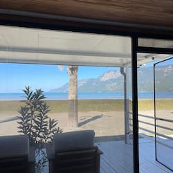 Ropa de cama de alta calidad, minibar y escritorio
