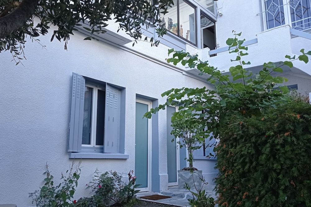 Chambre Meublee Independante. Piscine:jardin