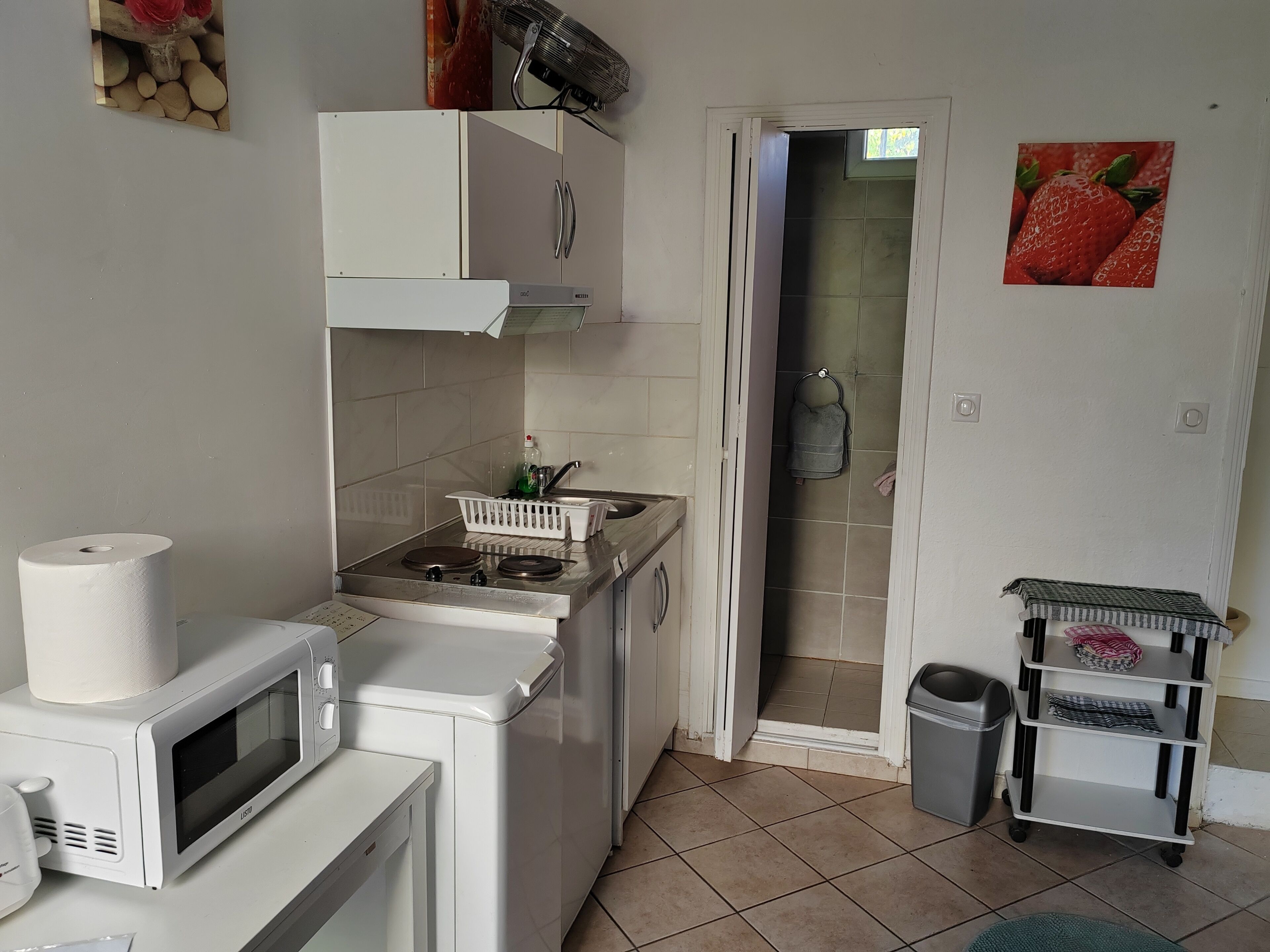 Chambre Meublee Independante. Piscine:jardin