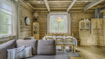 Family Cabin | Living area