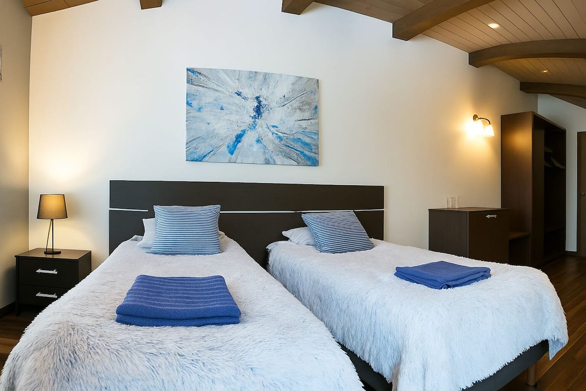 Eenvoudige kamer, 1 twee- of 2 eenpersoonsbedden, 2 eenpersoonsbedden | 1 slaapkamer
