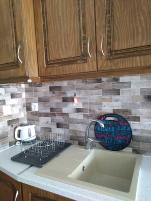 Microwave, coffee/tea maker, electric kettle, toaster