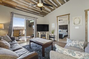 2 slaapkamers, een strijkplank/strijkijzer, reisbedje, gratis wifi