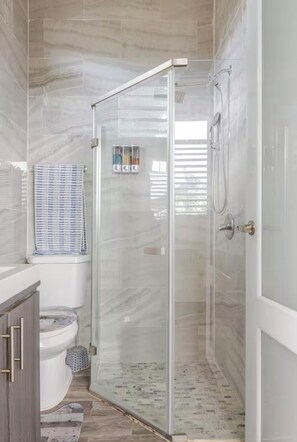 Towels, soap, shampoo, toilet paper