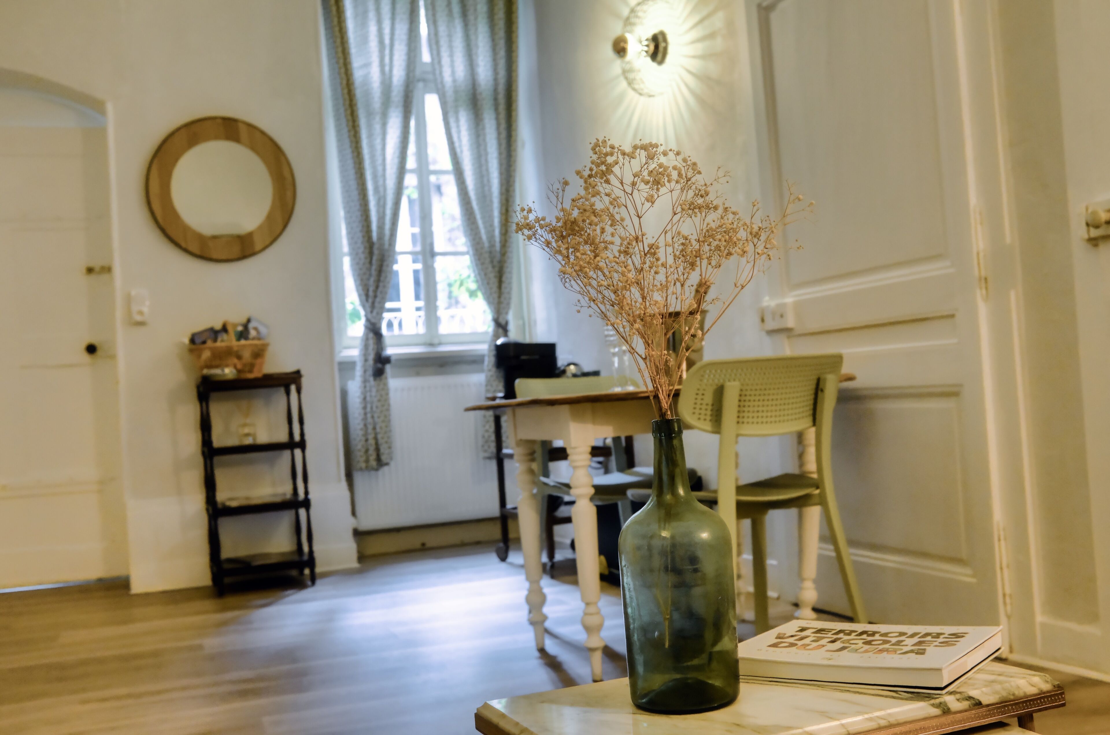 Suite Privée Dans un Élégant Hôtel Particulier au Coeur de Poligny