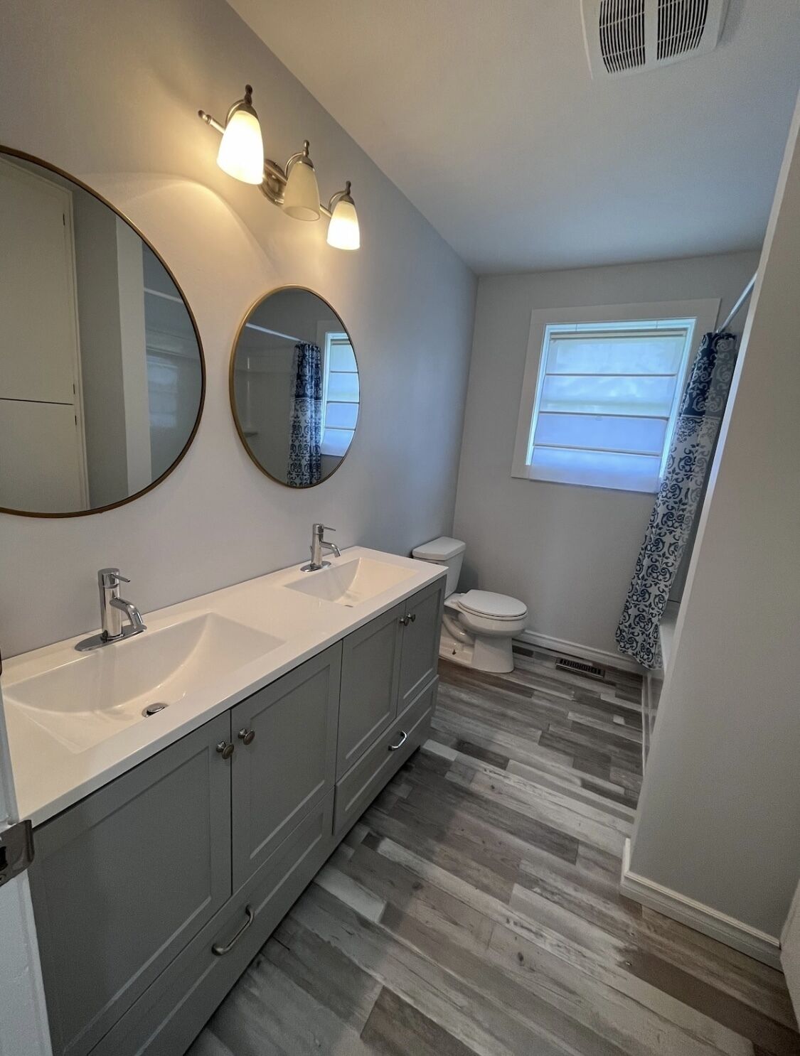 Beautiful renovated house 4 min drive to beach!! Full summer week $2200 