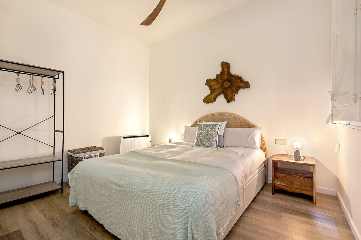 Family Apartment | 2 bedrooms, in-room safe, soundproofing, iron/ironing board