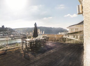 Outdoor dining - Estuary View (Plymouth)
