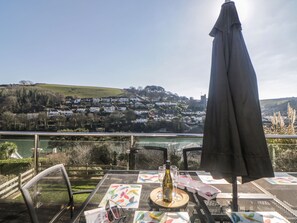 Outdoor dining - Estuary View (Plymouth)