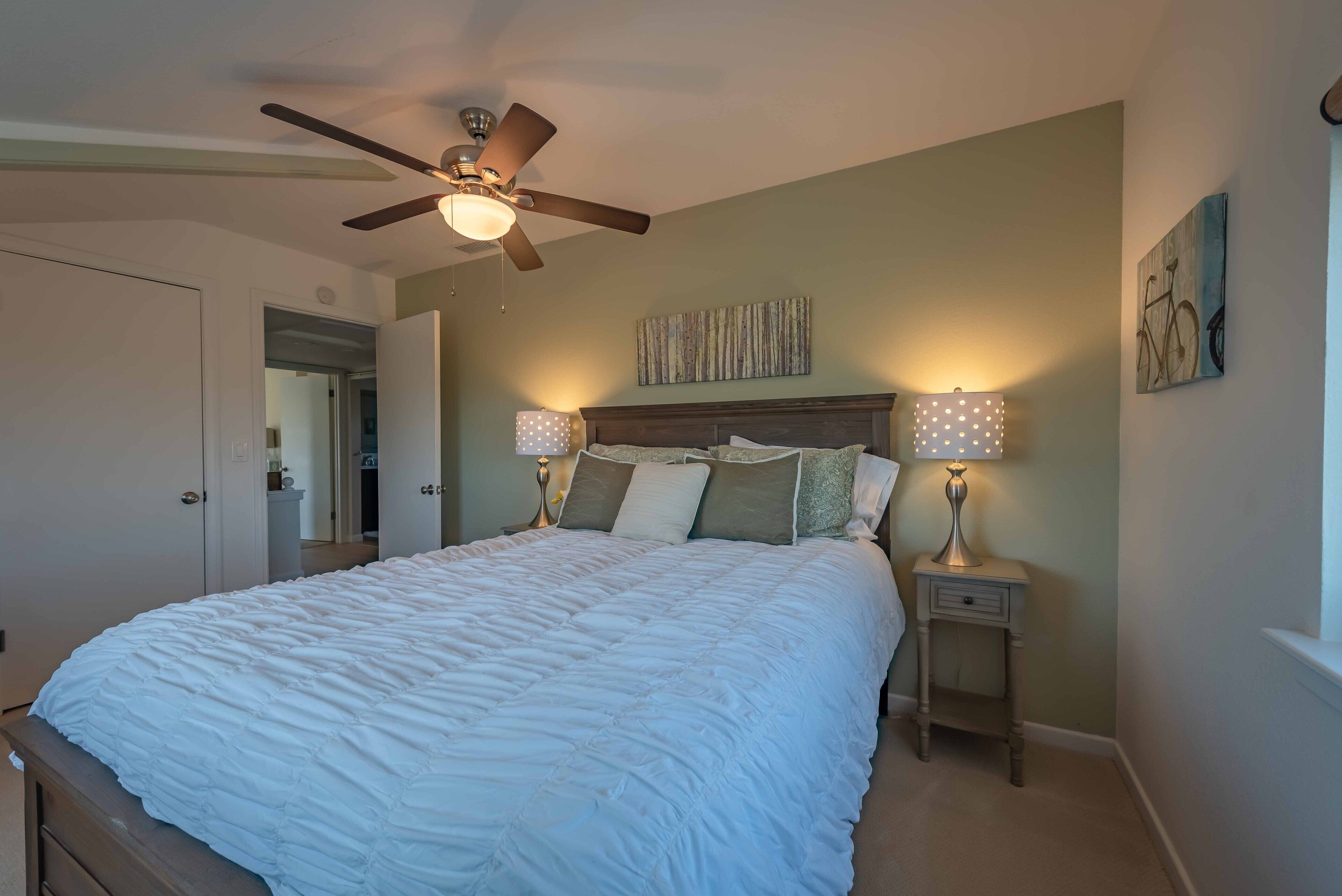 Hilltop Vineyard Estate with 360 Views, Hot Tub & Pool!