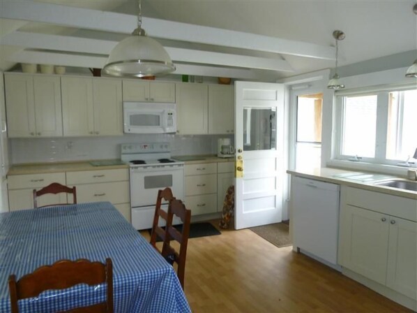 Microwave, dishwasher, coffee/tea maker, toaster