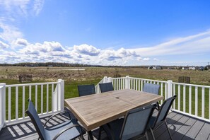 Outdoor dining - Spacious Family Retreat With Crooked Lake Access (Alanson)