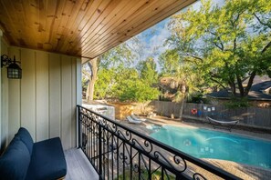 Pool - Bright and Spacious Home for w Pool -over 30 Nights- (Jersey Village)