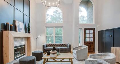 Luxury Mansion Dream Home - 4 Bed, Pool, Grill