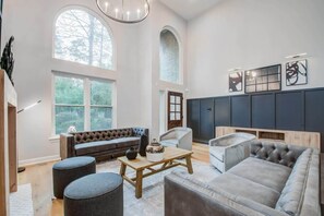 Téléviseur, foyer, bureau