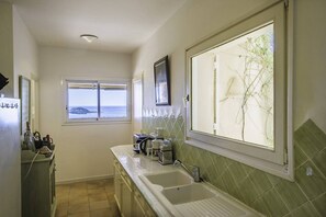 Réfrigérateur, four, lave-vaisselle