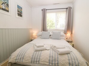 3 bedrooms, individually decorated, individually furnished, free WiFi - Valley Pines (Holyhead)